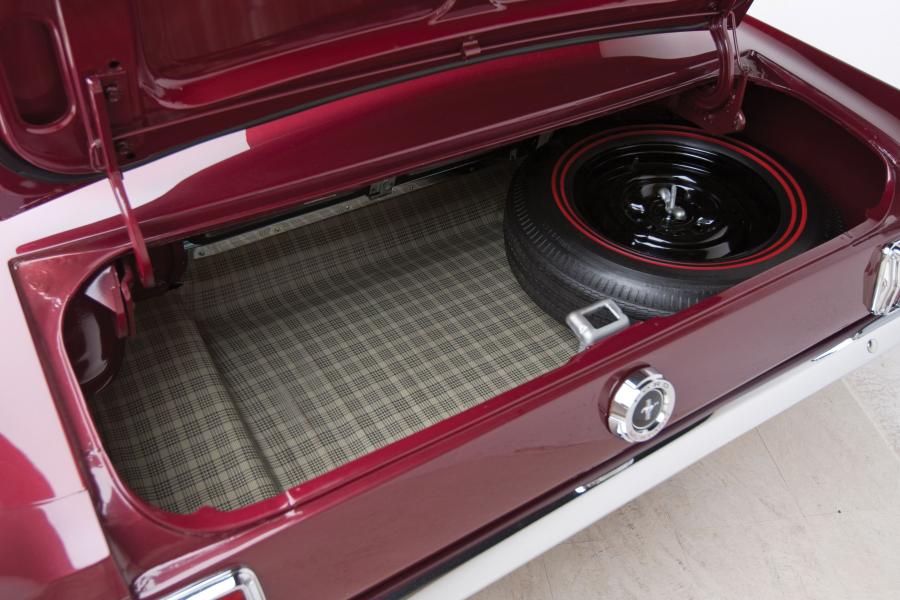 Ford Mustang 2+2 Fastback Red 1965 года  (фото 7 из 23)